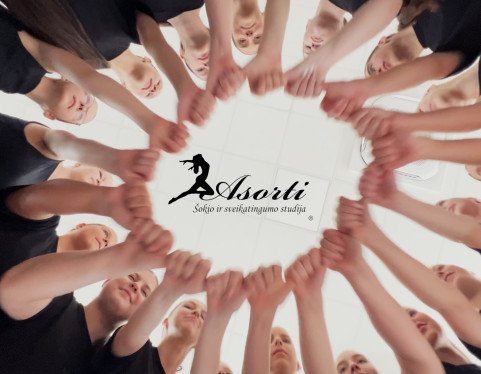 Studijos šokėjų užkulisių akimirkos